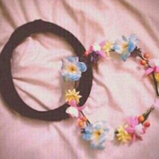 ‏‏♡                                                                 ‏‏‏اغرد بما يروق لي وليس كل مااكتبه حكايه عني..♡