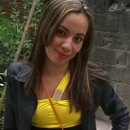 Sou uma sonhadora, feliz e apaixona. Minha vida não é  perfeita. É o que a torna ainda melhor!