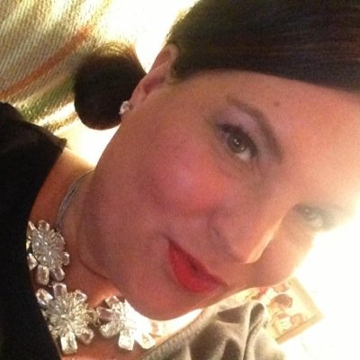 Beach Lover, Savvy Social Recruiting Gal, Foodie, and Auntie.  Tweets are my own.