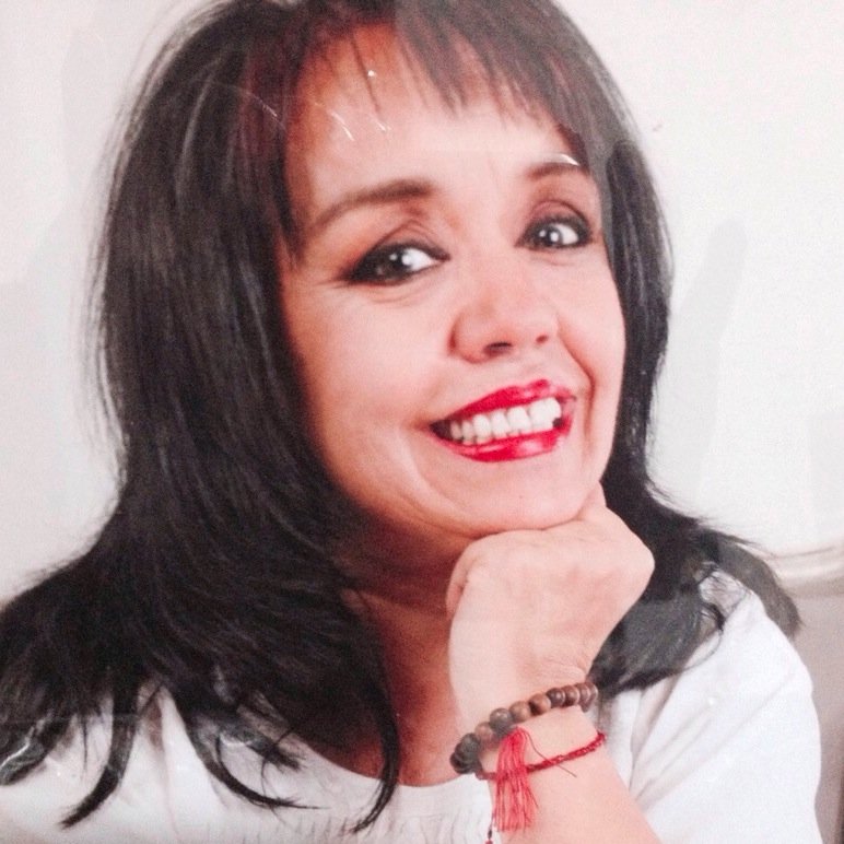 En Quick Cast resuelvo tu casting para TV o cine, además de tener una larga trayectoria como maquillista en el medio publicitario.
