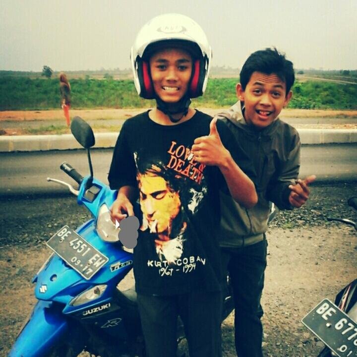 25-04-1998  
SMKN 7 B.lampung
Jurusan Teknik Jaringan Komputer
