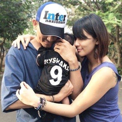 @Sharenafcbks selalu menyayangi n mensupport kak @mrsSharenaD .. ♡ @mrsSharenaD ♡ .. dI(o,o)Ib