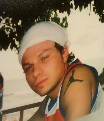 Big fans of.... Michael Jordan.Donell Jones. Mobb Deep. NBA. NFL. Tiger Woods.. and Layne Staley.  ......Jordan 4 Life ...... [Toronto Canada]