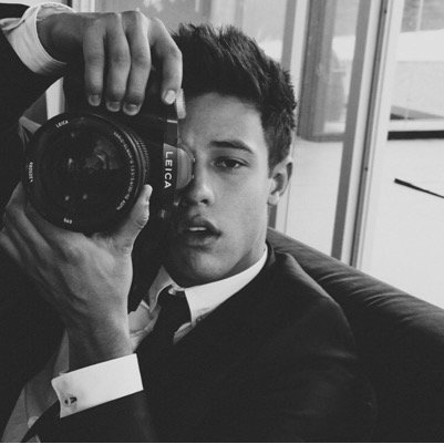 I WANT CAMERON DALLAS TO FOLLOW & DM ME