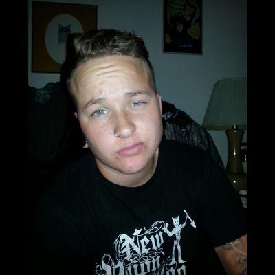 23. FTM.
I like cats.
I have nice hair. Read my rants.