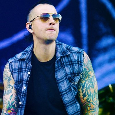 ☼Kickin' this shit M.Shadows' Style☼ I tweet about that one guy in that one band that has dimples. ♥| R.I.P Rev