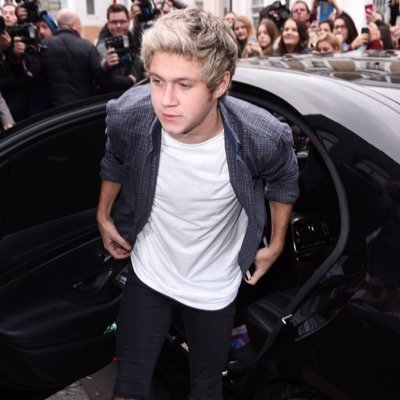 i hope this account makes you smile! dont follow me, follow @bIackteehoran