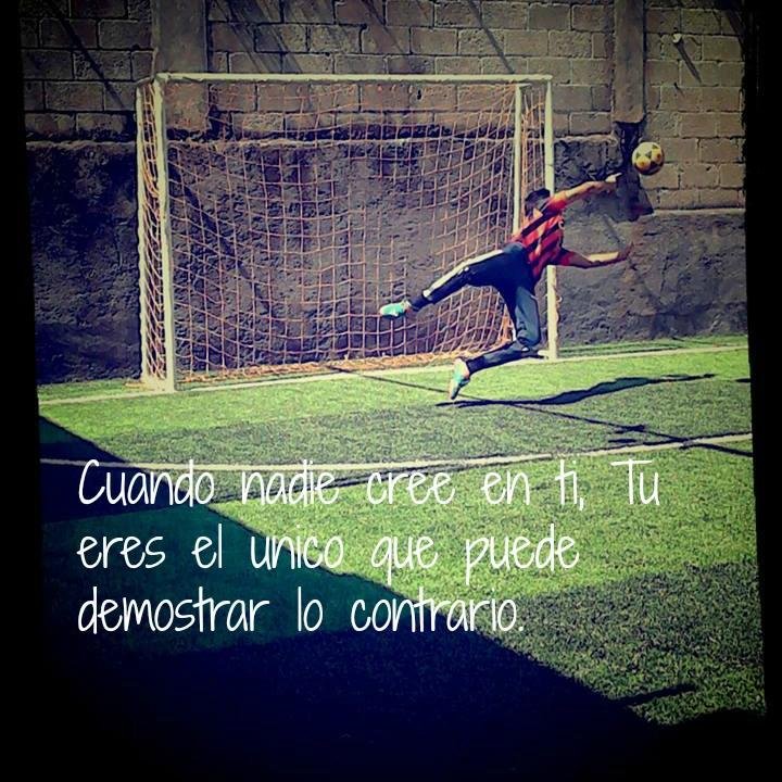 Por esos besos que te dejan paralizado el corazón por un momento.. 
http://t.co/N20rCfZzXb