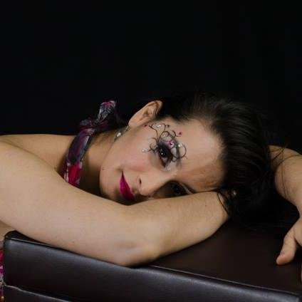 Danza Oriental es música hecha cuerpo. Consciencia, conexión, tierra, MUJER.
Tatuajes de Henna :)
