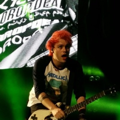 I'm a michaels girl. 5sos and 1D are amzing. All time low, sleeping with sirens and coldplay is cool music to listen to. hate me i dont care.