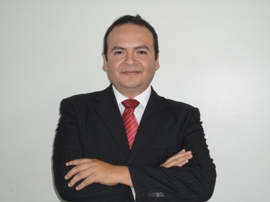 Comunicador, analista, reportero y conductor de noticias, productor y creador de contenido en redes sociales y ¡apasionado de las películas de terror!