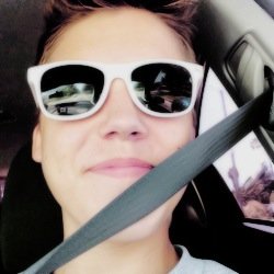 Hi beautiful, please don't follow this account, go and follow @espinosawhugs because she have you this free follow, have a great day