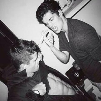 Jingle bells, Lydia yells. Stiles might be gay! Scott's morality is fried, Allison died, and Isaac moved away!