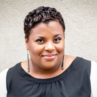 God's girl. Daddy's girl. PhD Candidate. English Professor. Football fanatic: #RiseUp #RollTide #GoIrish. Director of Operations at  @paperedwonders.