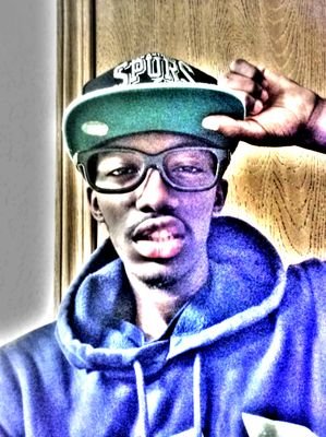 Im DeShyron , ima rapper dawg nd a singer play basketball nd im funny