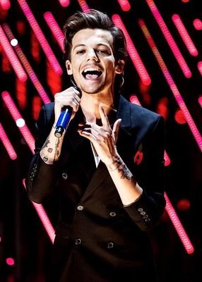 love my amazingly brilliantly fantastically great directioners but love  my girlfriend Eleanor Calder more she means the world to me