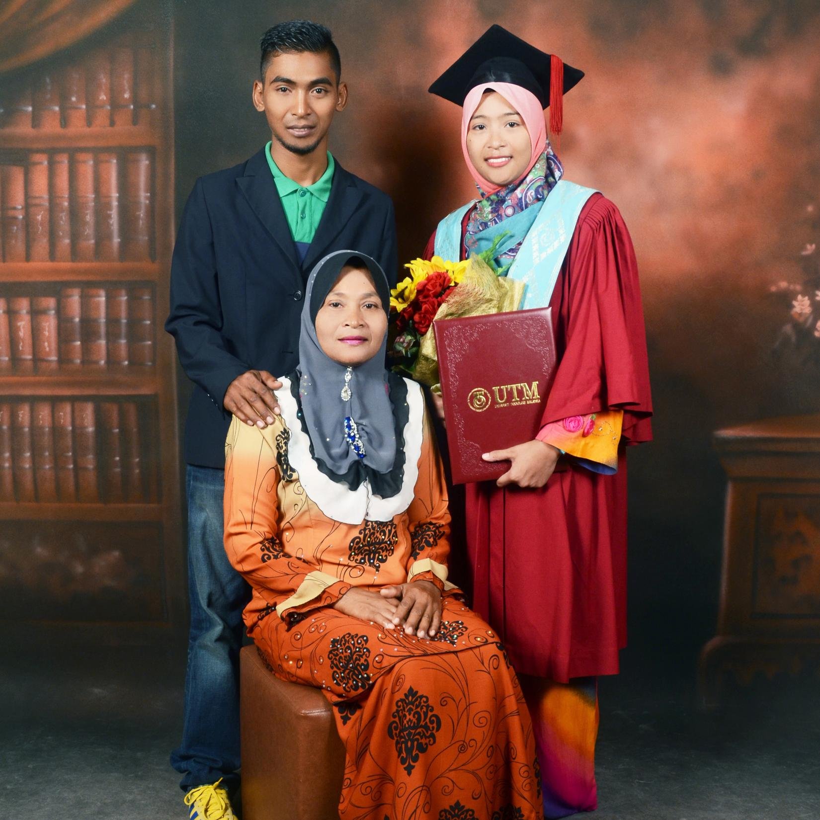 snfazirazaki's profile picture. 