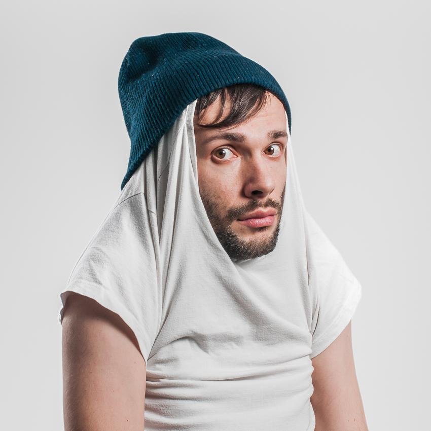 ooohleg's profile picture. Has hands