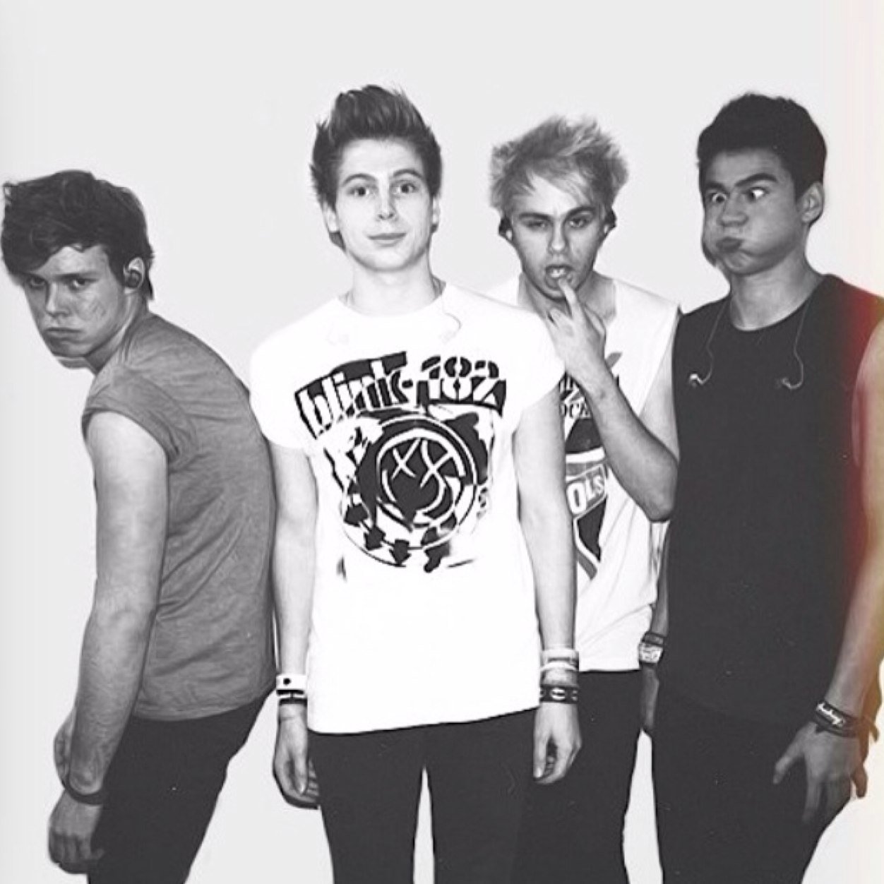 Fan account from Australia for @5SOS supporting our Aussies @Ashton5sos @Michael5sos @Luke5sos @Calum5sos