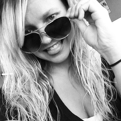 Just a crazy girl, living in an even crazier world!! #ThunderUp #DaBears #RedSox  #Pokes #Smile #TeamHerbalife