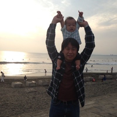 社会人向け人材育成の会社で営業をやっています。鉄道系不動産（人事→営業）⇒メーカー系半導体設計（人事）⇒現職（人事→営業）。日本ファシリテーション協会や松岡正剛氏のISIS編集学校で学んでました。趣味はありきたりですが、読書。好きな作家は万城目学。浦和在住。子供3人。明治・法、専大松戸。