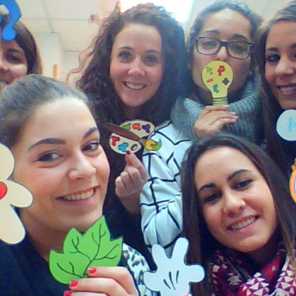 Somos un grupo de Educadoras que han creado el Proyecto TODOS SOMOS INTELIGENTES destinado a chicos y chicas en la etapa escolar de educación primaria.