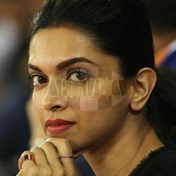 HoudaHoudagold's profile picture. 