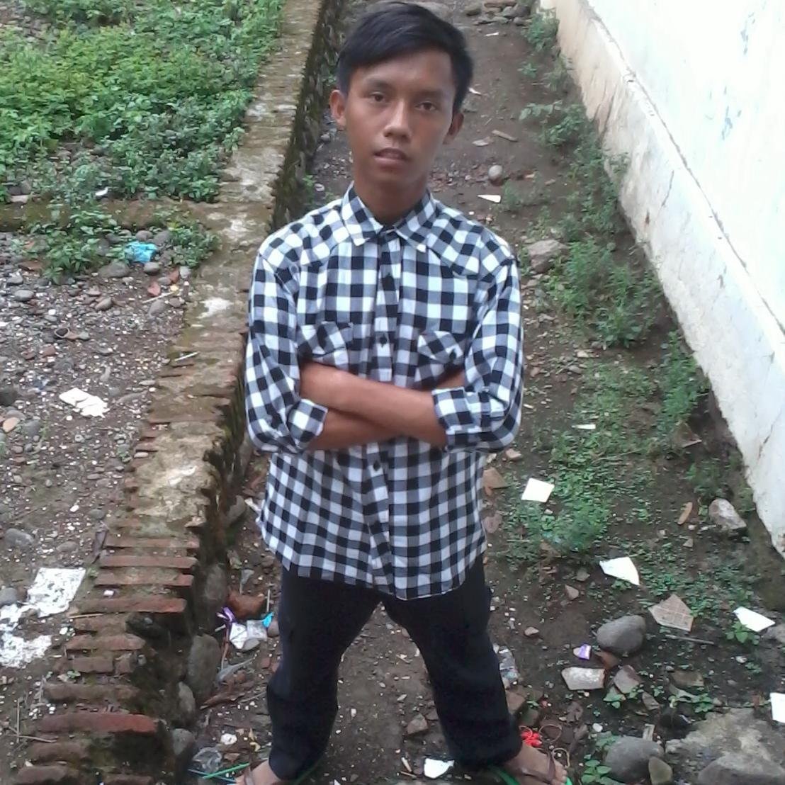 Bekerja keraslah demi masa depanmu. 'o'/

slalu optimis and always look to the future..

always smile to the people..