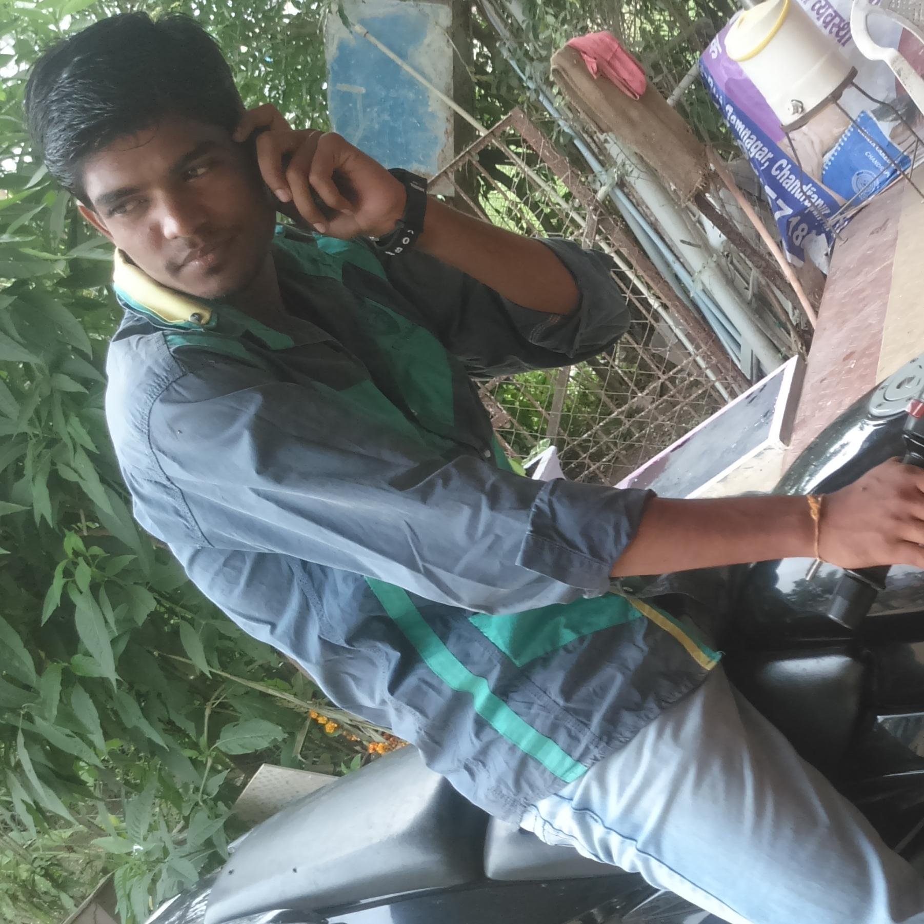 roshthombare's profile picture. 