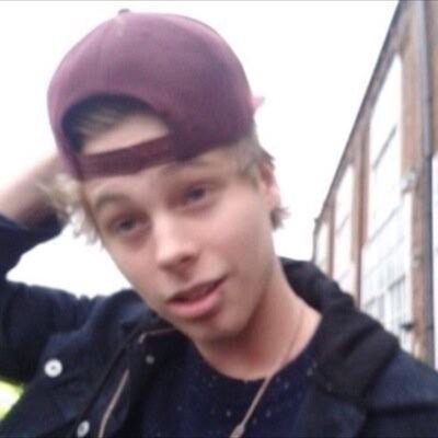 | in love with a band called 5 seconds of summer | 1D/5SOS/ATL/HWE/BLINK/SWS youre funny/4 oh great/5