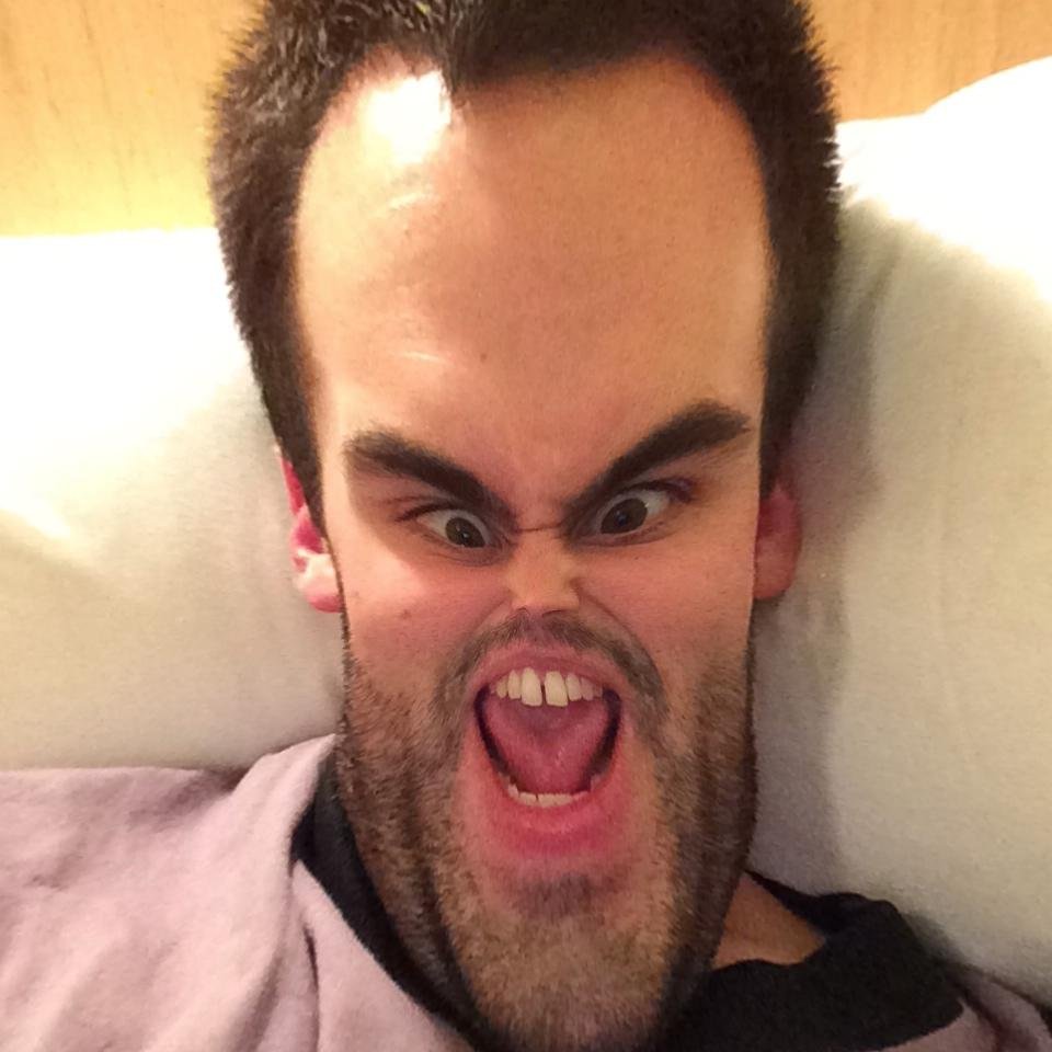 jeromedeglingos's profile picture. Le déglingos. Et avec certificat médical ! Je suis comédien et le vis bien !