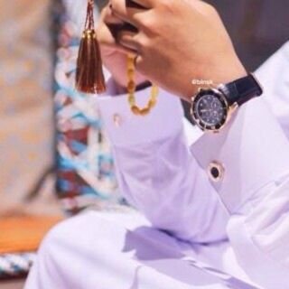‏ليس بالضروره أن تكون شاعراً اوكاتبً.. لتحاول التعبير عن مشاعرك ..فقط أنتقي ماراق لك من كلمات  لتعبر عما عجزت عن قوله....