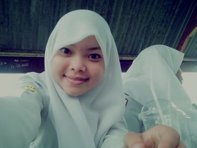 Hi ! Follow me please. If you want me to follow you back, just mention (´▼`ʃƪ)
