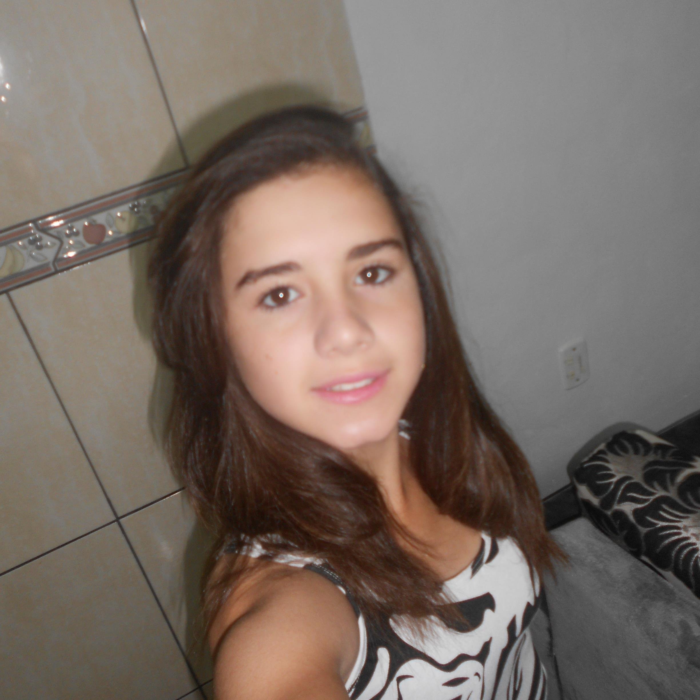Amo doritos, chocolate, amigos, net e  sorvete, me seguem ?