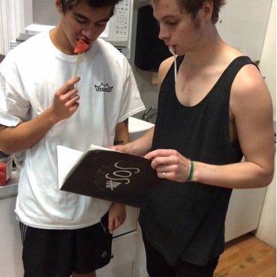 FOLLOW @lostbxyniall & @pornxharold BC GOALS