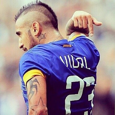 مشجع بل عآشق للنآدي الأهلي الإماراتي ويوفنتوس الايطالي ❤️
