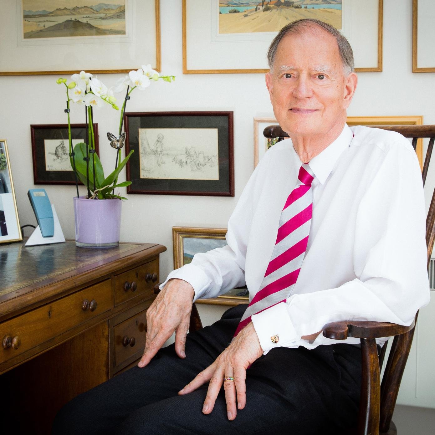 Dr Robert Lefever is regarded as the pioneer of addiction treatment methods and rehab centres in the UK.