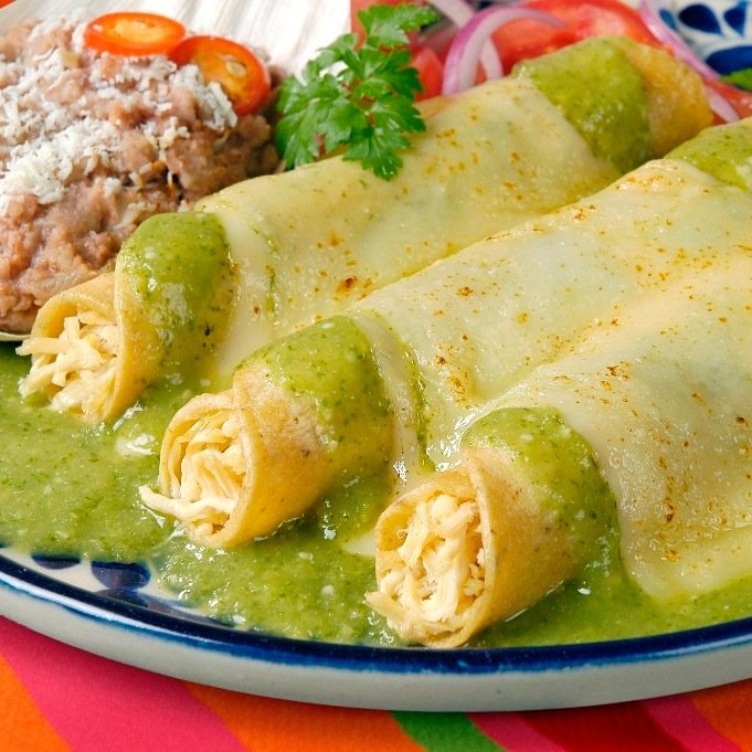 Chef de corazón y profesión.
Viajero, soltero, comelón y amante de los tacos.