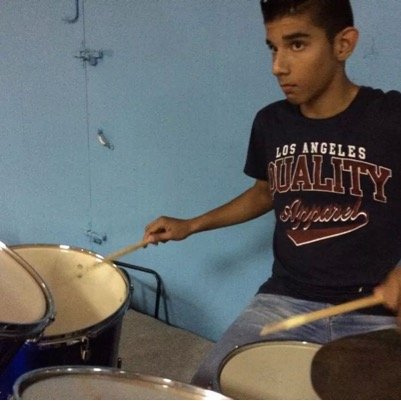 me encanta la musica 
es una forma de expresar 
tus sentimientos, tus formas , tus amores , y como no aun tus notas junto a tu espiritu !!