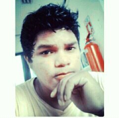 Vivendo como coringa com o sorriso no rosto e a maldade no coração.Mas as vezes essa maldade vira bondade com aquelas pessoas que são boas de almas....