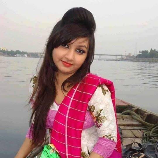 আমার আমি খুবি সাধারণ,
অতি সাধারণ আমার দৃষ্টি।
সেই দৃষ্টি দিয়ে মুগ্ধ হয়ে দেখি,
বিধাতার অসাধারণ সব সৃষ্টি!