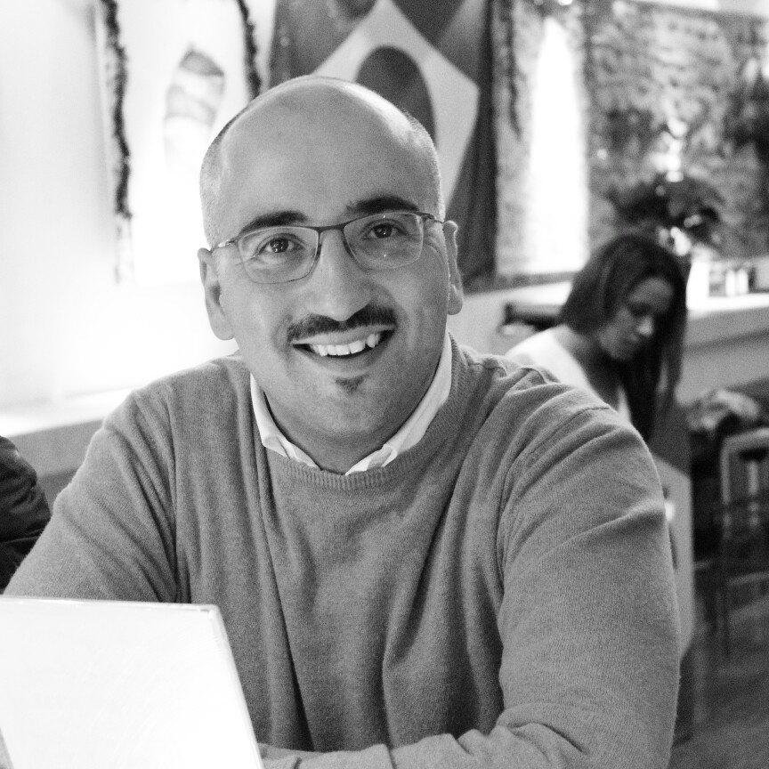 #italiano #siciliano appassionato di cibo e cucina.Lavoro nell'#hotellerie perchè amo prendermi cura dei #viaggiatori curiosi!Tutti chiedono #ridateciilbelpaese
