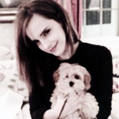 (Emma Charlotte Duerre Watson aka Emma Watson ; april 15, 1990.)