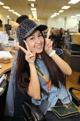 เหนื่อยเราไม่เหนื่อย เมื่อยเราไม่เมื่อย เราจะเพ้อไปเรื่อยๆ เราไม่เมื่อย เราไม่เหนื่อย =*~