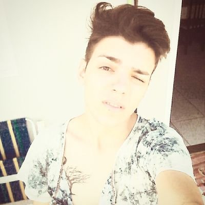 Um menino que gosta e entende a magia das coisas. Magia não é ficção cientifica, ela esta em tudo e em todos.