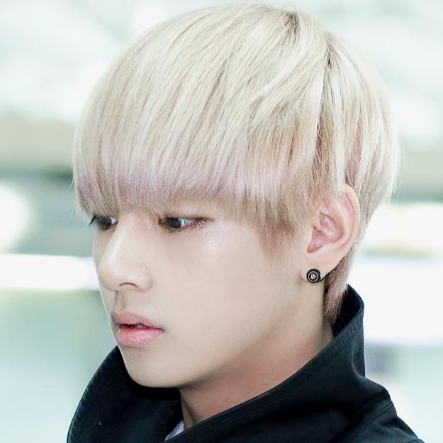 Vocalist dei Bangtan || @KimSeok_Jin amor♥ || Ho adottato Babbo natale con @KYUNGPARK199 :-)