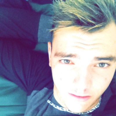 GatienGriezmann's profile picture. snap : gatou-du13 
Dans la vie, tu as deux choix le matin: soit tu te recouches pour continuer à rêver, soit tu te lèves pour réaliser tes rêves ☜☞