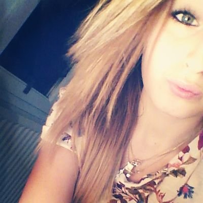 LoiseFouquet's profile picture. Jonathan.. mon bébé chat! Chloé ma vie! Camélia&Romain.. Ma base! Tu fais le mec chaud,  mais quand tu tes fais de foncer tu faisait le minimoys!