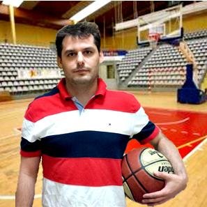 entrenador de baloncesto y amante del deporte en general