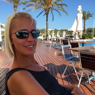 Mum, wife, dog owner, Weight Watchers Diamond leader 7 times now, lover of Mallorca & improving runner !!!